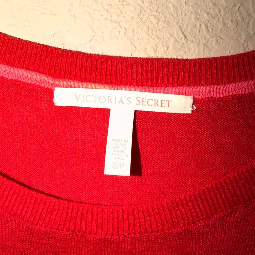 Victoria’s Secret Red Sweater Women’s Size Small Soft Cozy Lightweight Knit - Picture 7 of 7